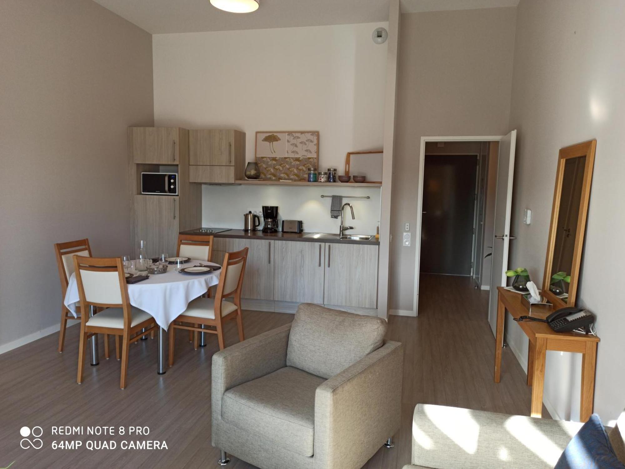 شقة Domitys - Le Manoir Perignat-les-Sarlieve الغرفة الصورة