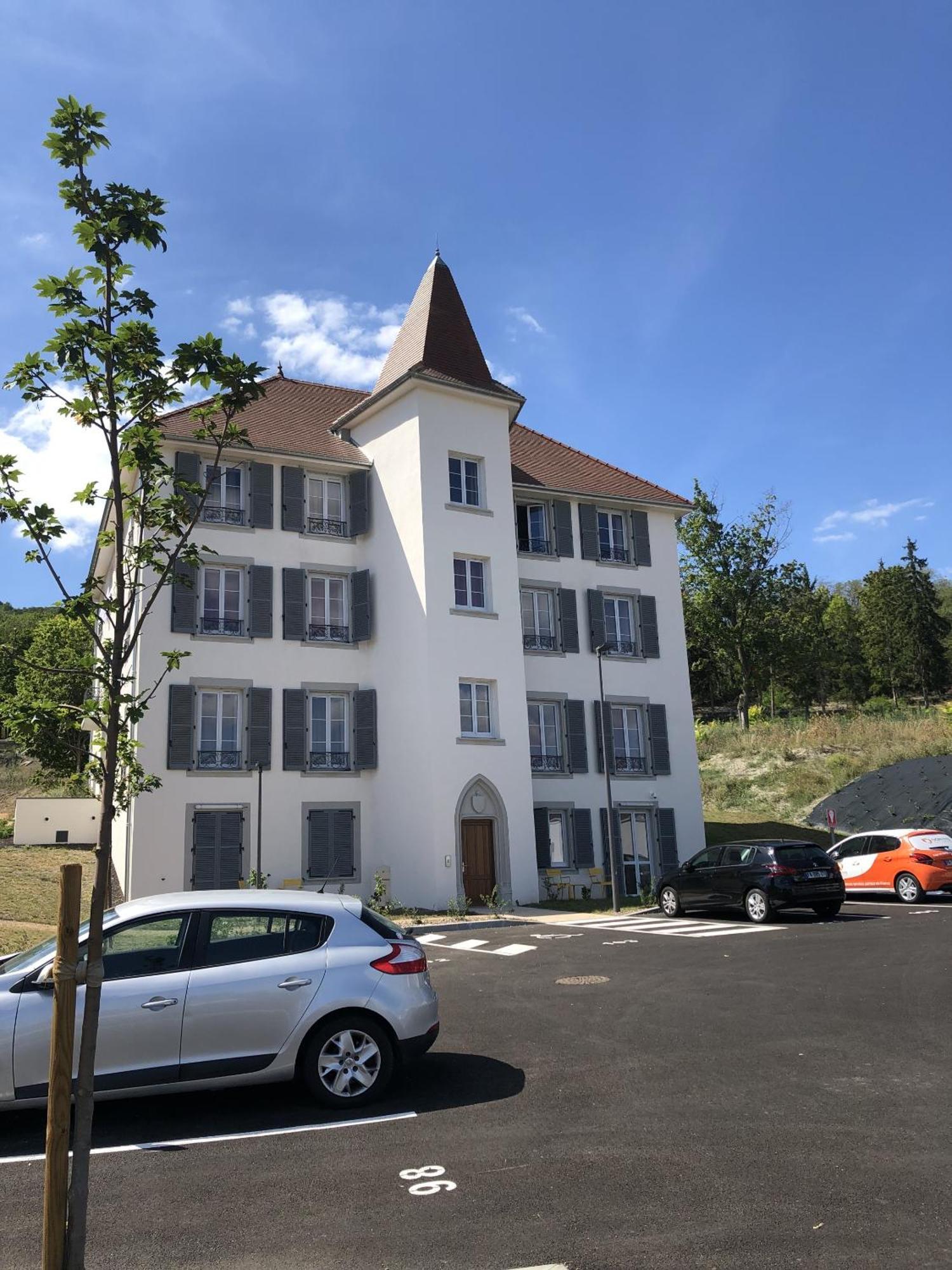 شقة Domitys - Le Manoir Perignat-les-Sarlieve المظهر الخارجي الصورة